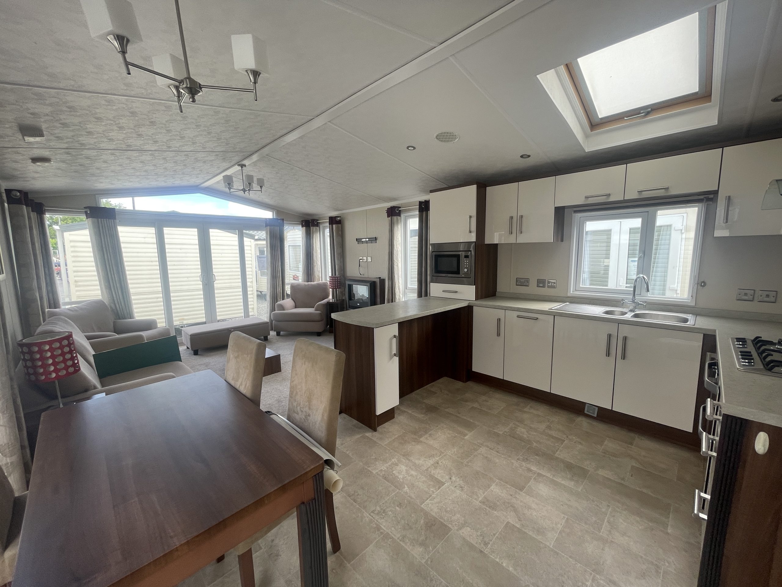 PEMBERTON PARKLANE 42X14 2 BED - Image 2