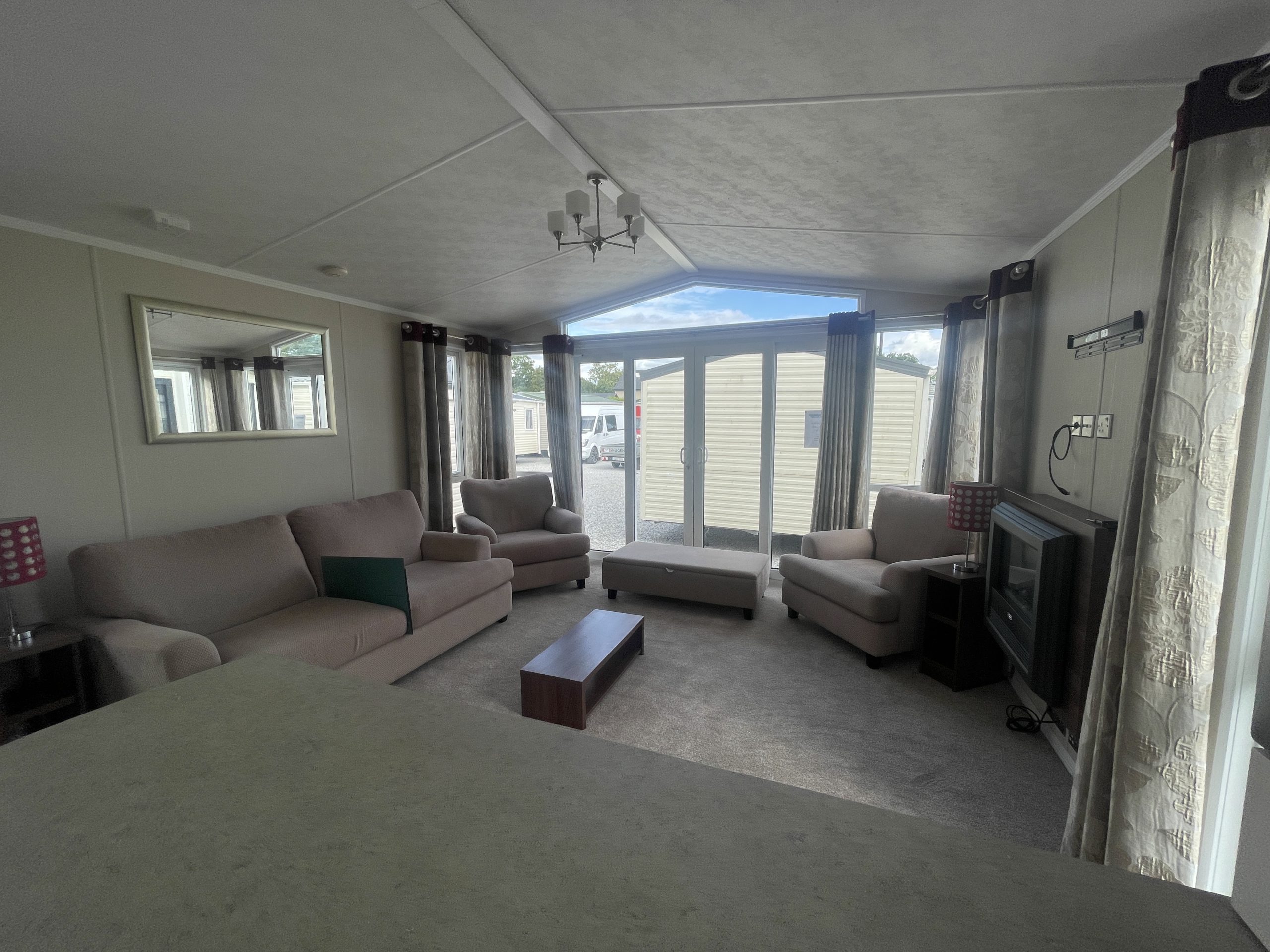 PEMBERTON PARKLANE 42X14 2 BED - Image 3