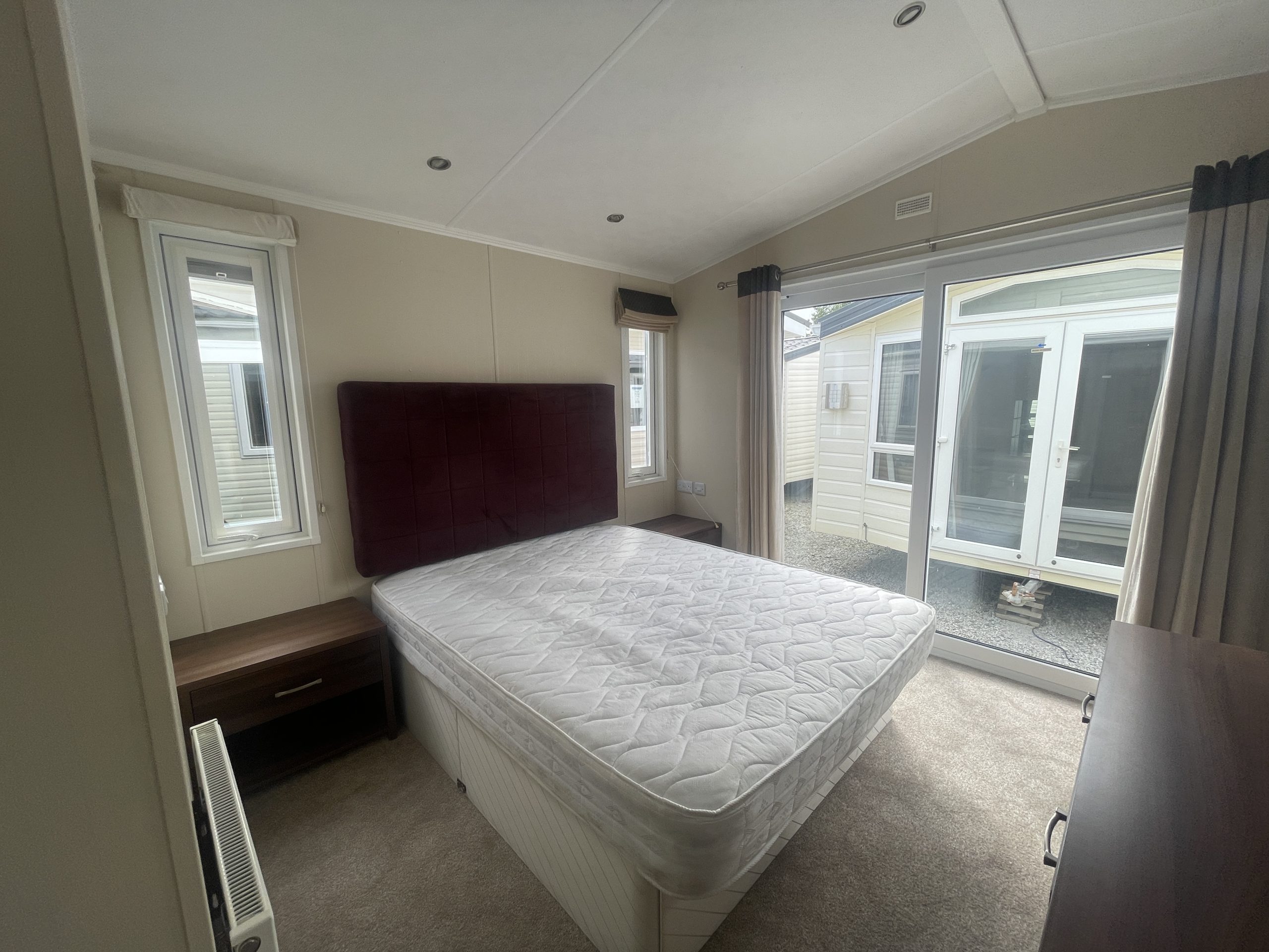 PEMBERTON PARKLANE 42X14 2 BED - Image 6