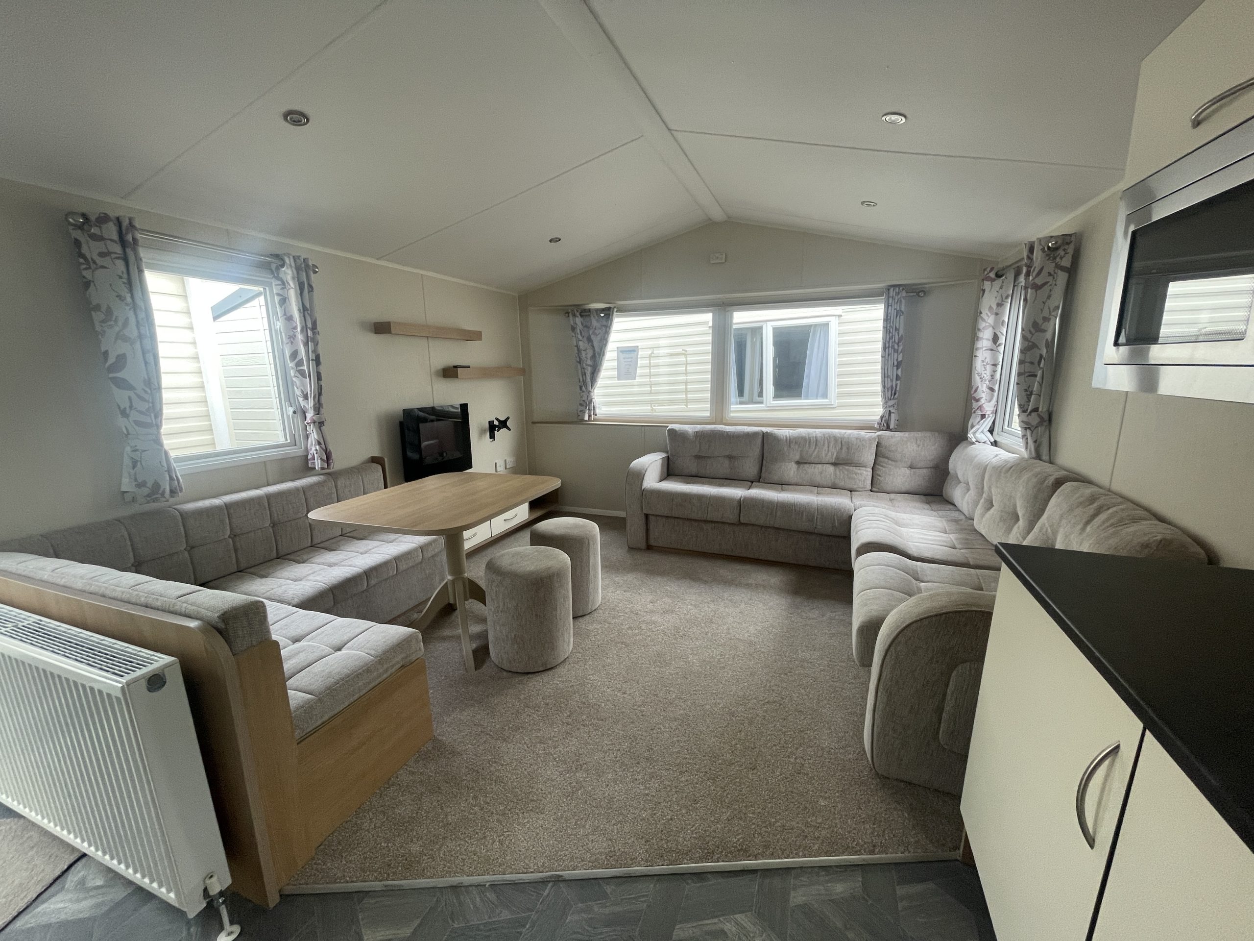 WILLERBY SEASON 35X12 3 BED - Image 3