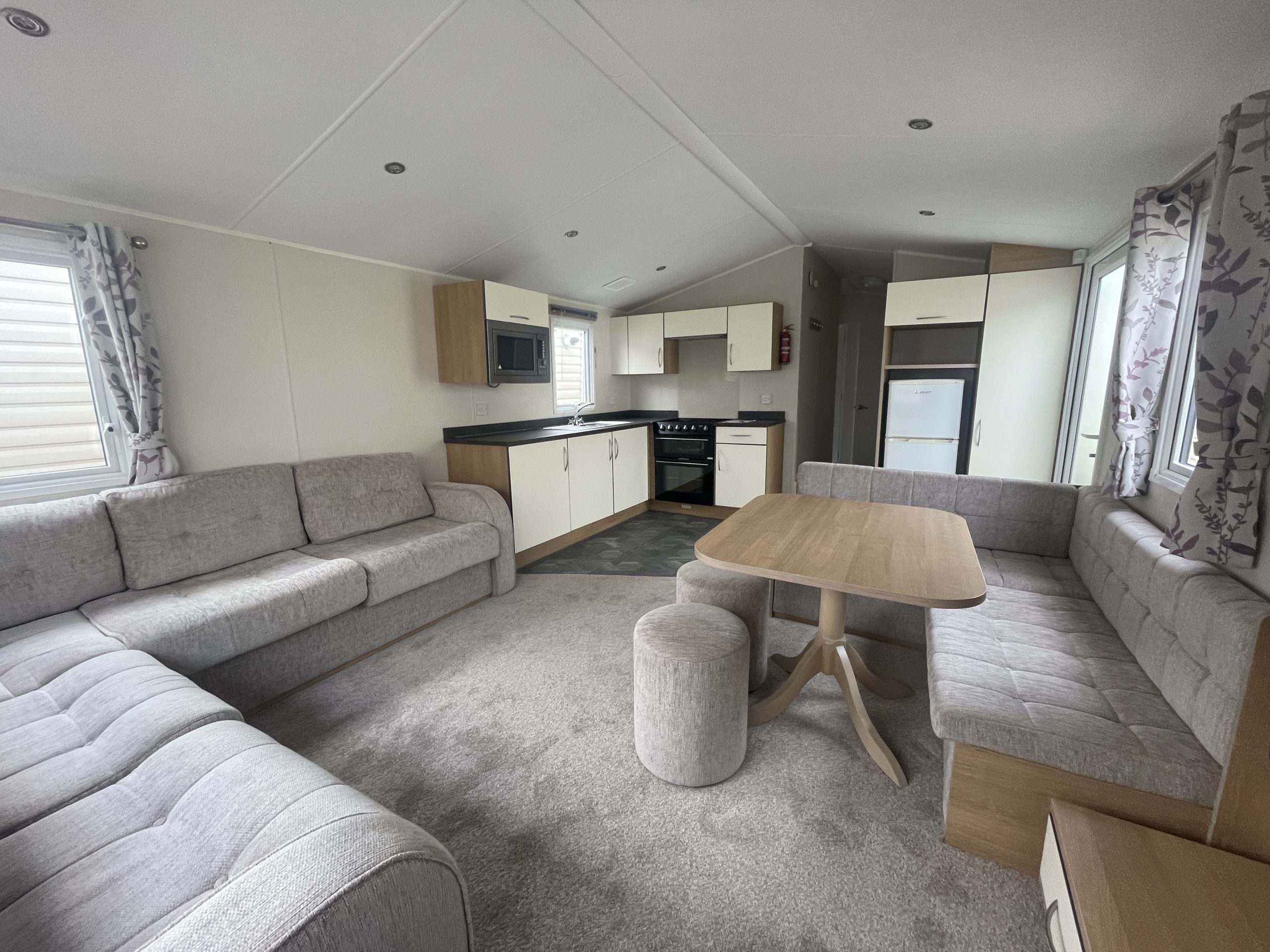 WILLERBY SEASON 35X12 3 BED - Image 4