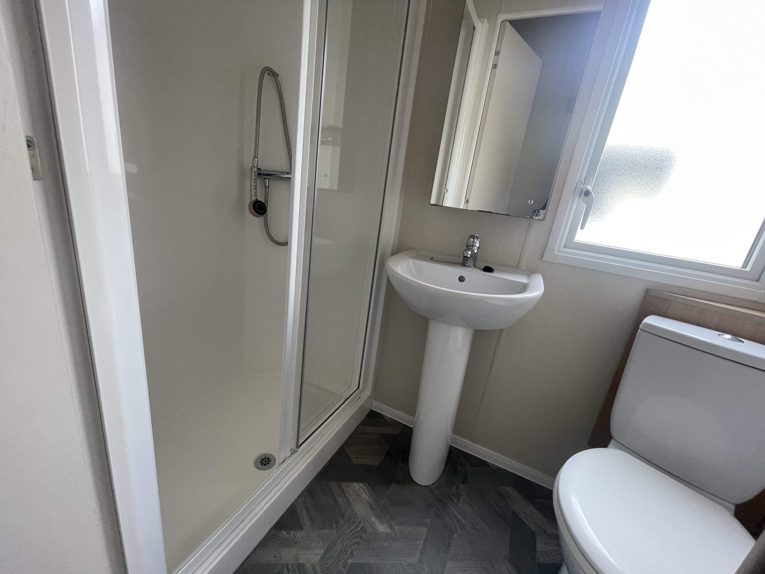 WILLERBY SEASON 35X12 3 BED - Image 5