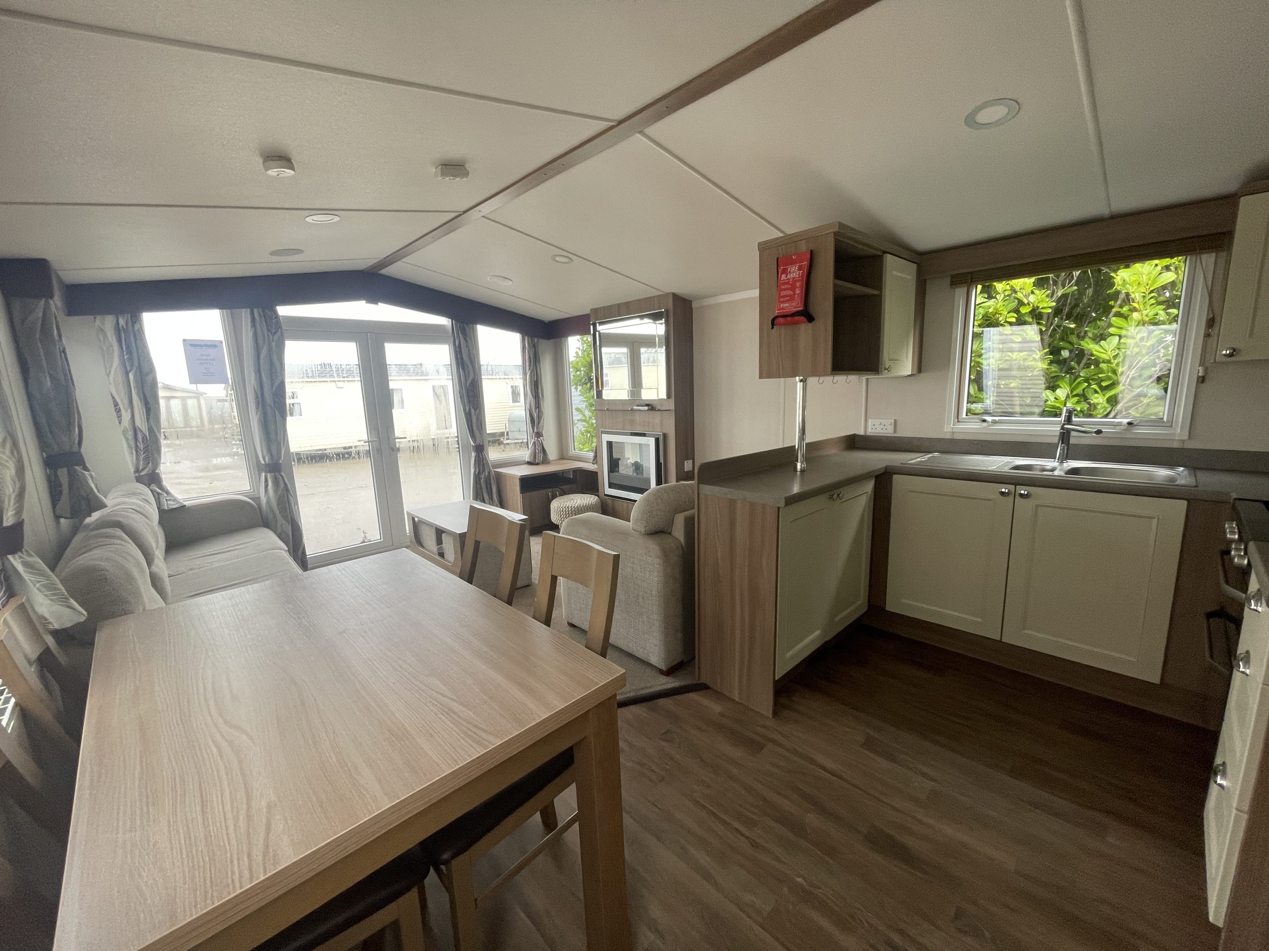 SWIFT BORDEAUX 38X12 3 BED - Image 2