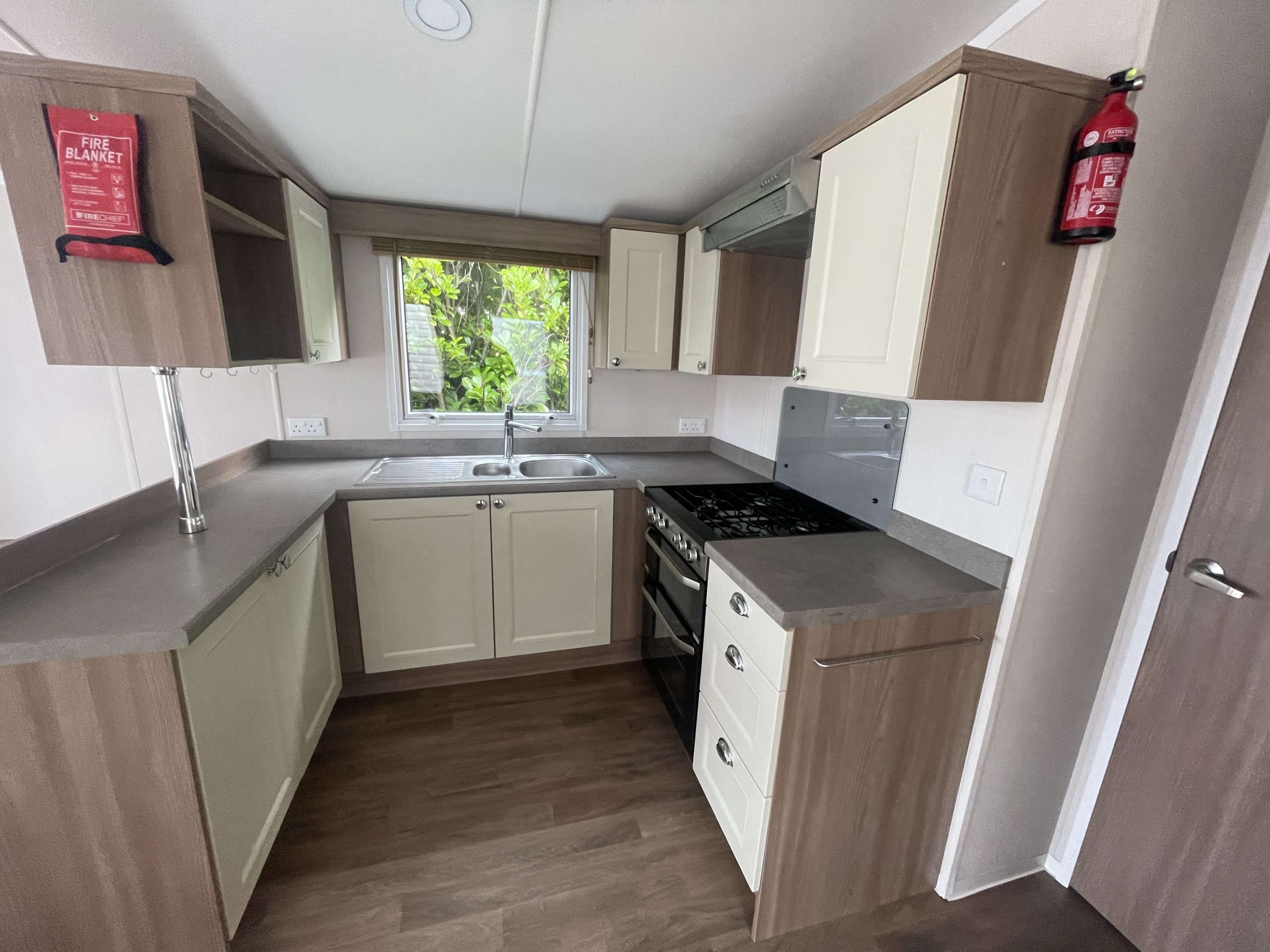 SWIFT BORDEAUX 38X12 3 BED - Image 5