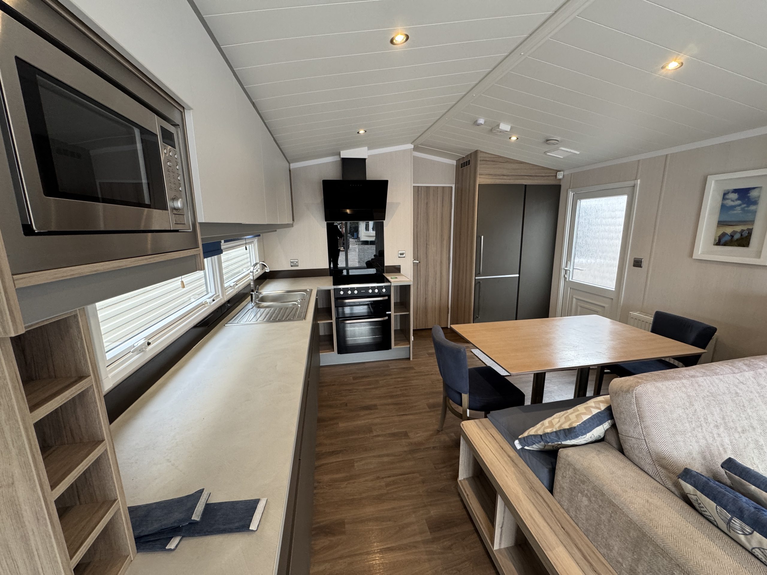 Swift Antibes 40X12 3 Bed - Image 4